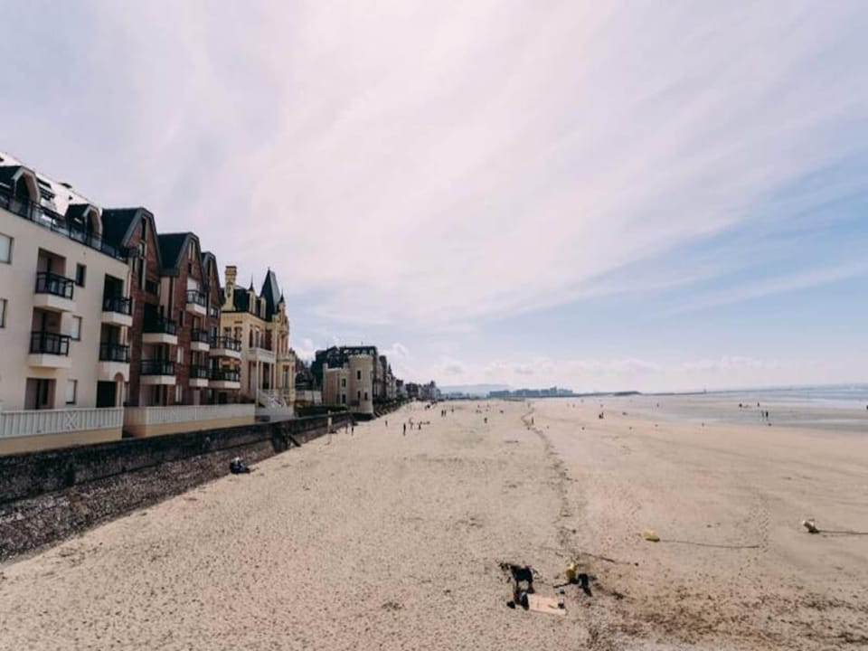 Houses  Villas for 4 People Hotel in Deauville