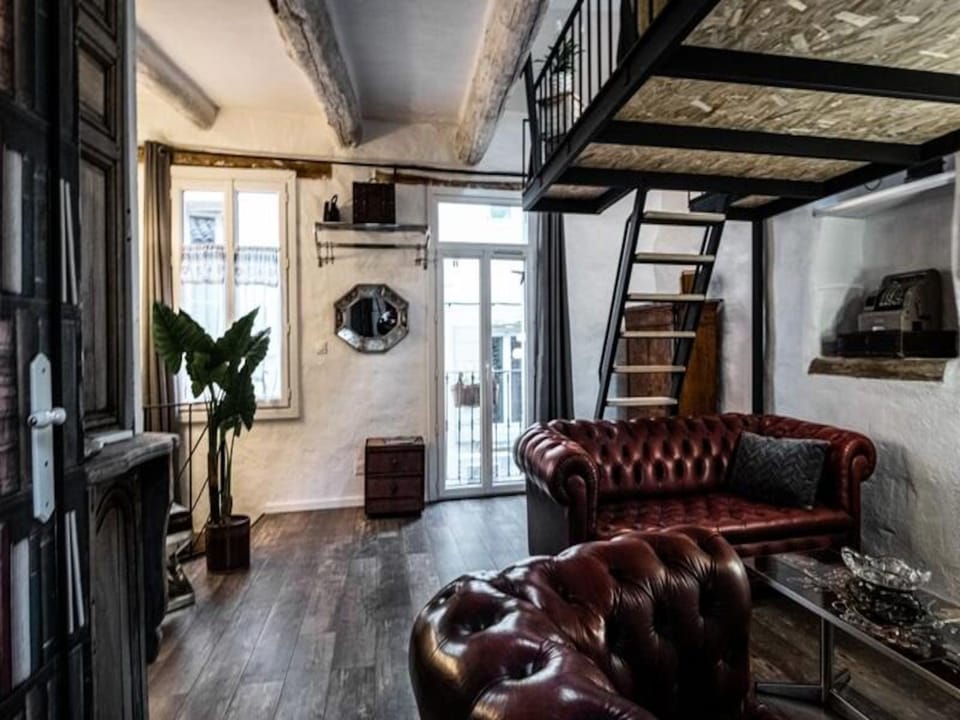 Houses  Villas for 3 People Hotel in L'Isle-sur-la-Sorgue