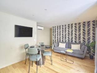 Charming Apartment 2 bedrooms Center of Paris Hotel in Paris