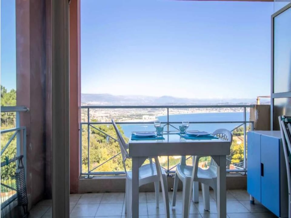 Apartments for 3 People Hotel in Mandelieu-La Napoule