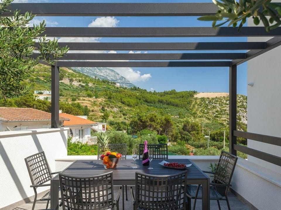 Villa in Krvavica with barbecue and Wi-Fi Resort in Split-Dalmatia County