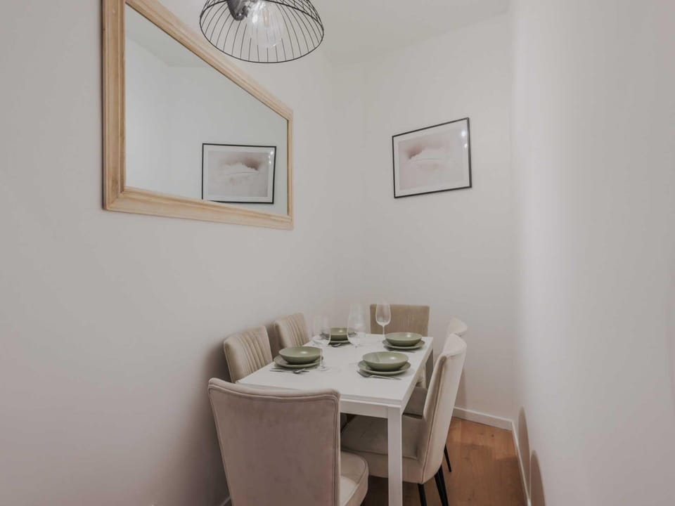 Charming apartment DRC - 1BR4P - Arc de Triomphe Hotel in Levallois-Perret
