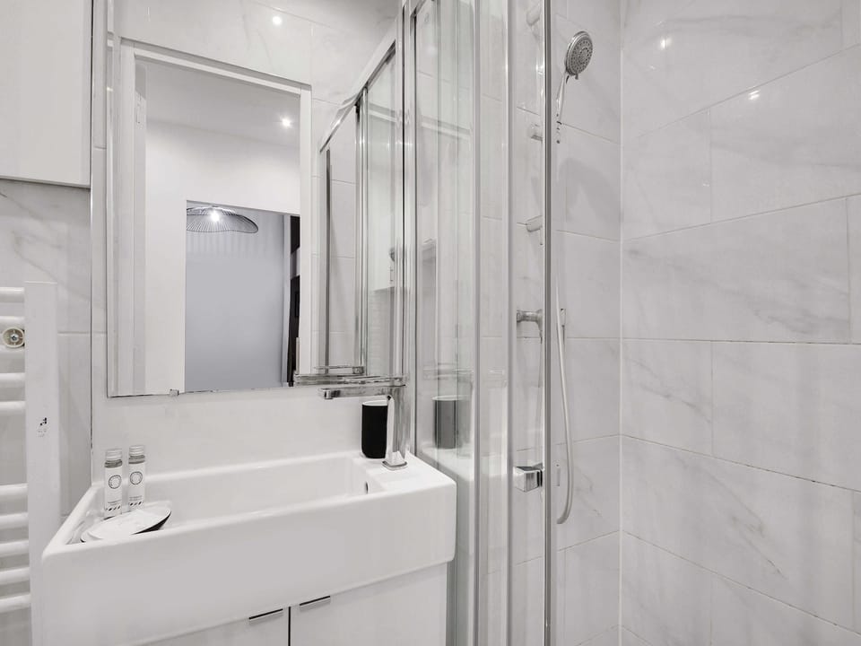 Charming apartment DRC - 1BR4P - Arc de Triomphe Hotel in Levallois-Perret