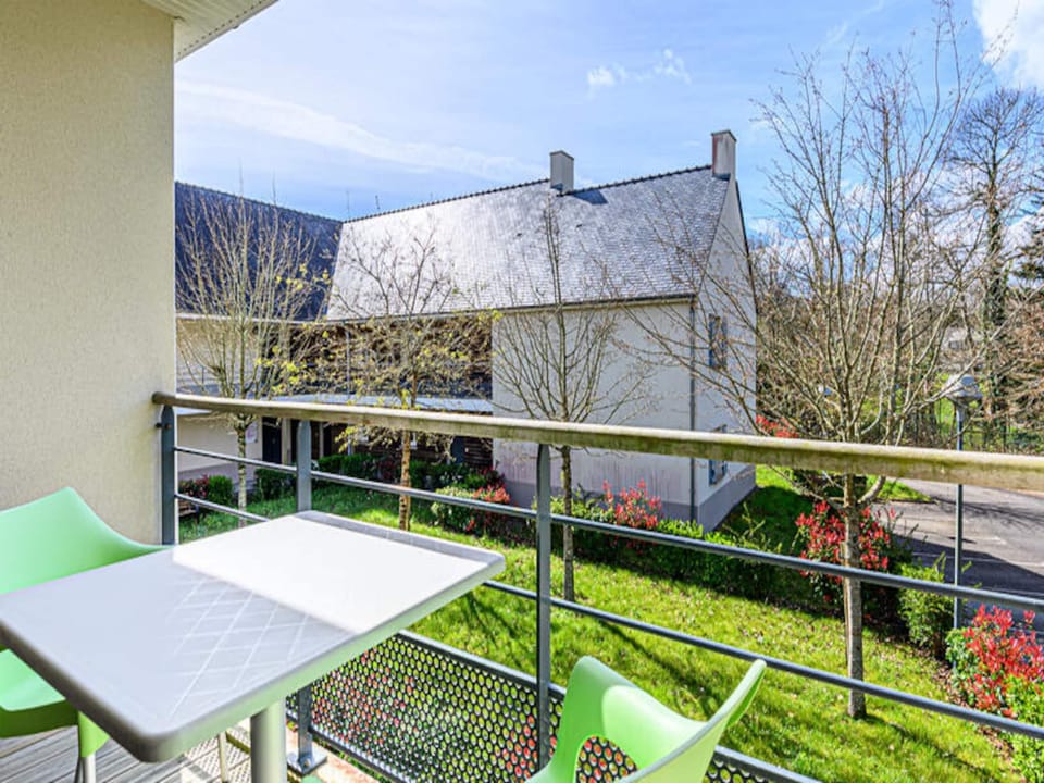 room apartment for 4 people - Terrace Hotel in Pont-Aven
