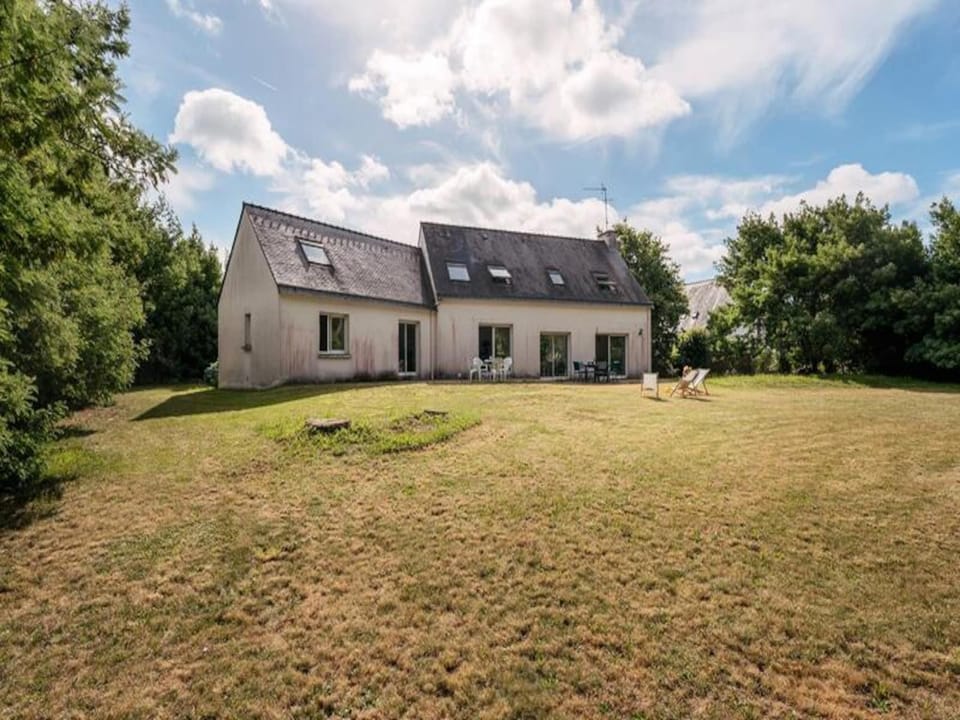 Houses  Villas for 8 People Hotel in Brittany