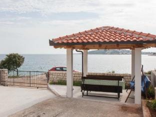 One-Bedroom Apartment With Sea View Ap 2 Hotel in Šibenik-Knin County, Croatia