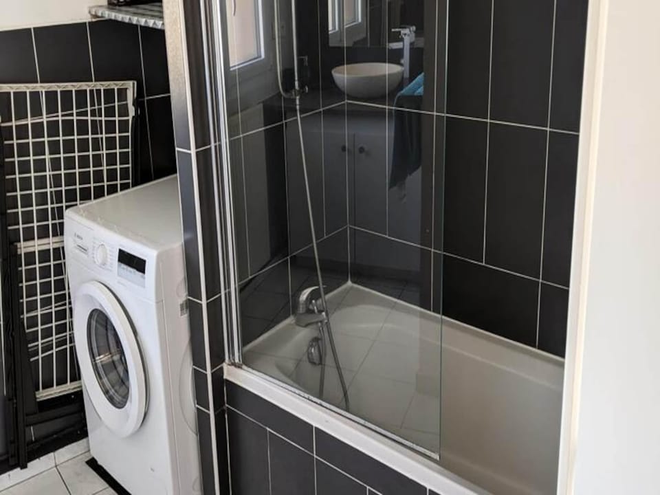 Apartments for 5 People Hotel in Saint-Nazaire