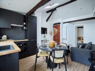 Apartment AC 2 Bedrooms Le Marais Beaubourg Hotel in Paris