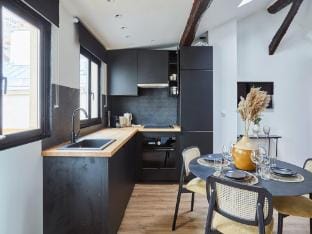 Apartment AC 2 Bedrooms Le Marais Beaubourg Hotel in Paris