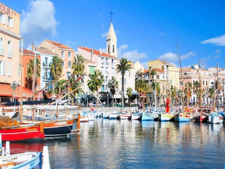 Apartments for 4 People Hotel in Six-Fours-les-Plages