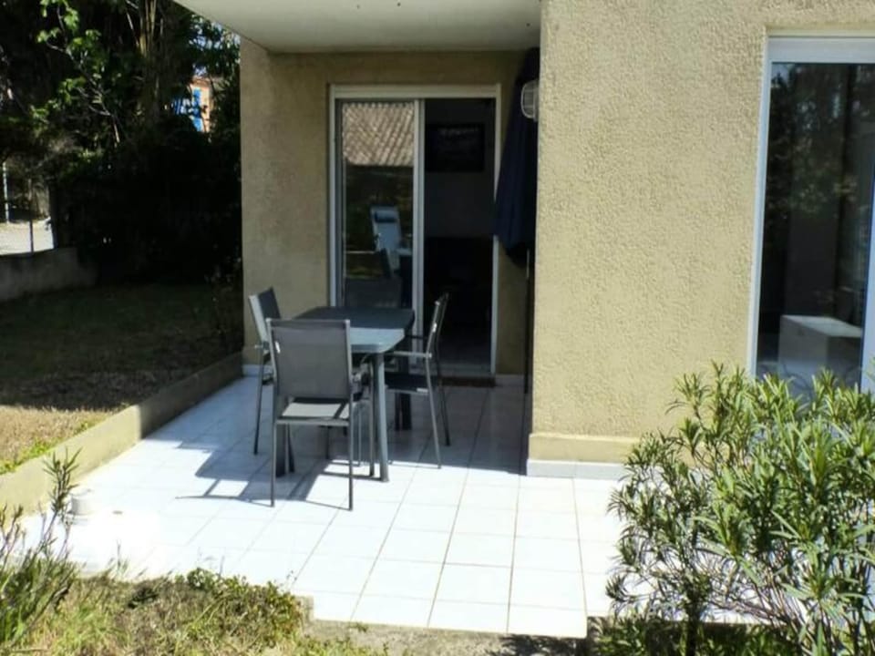 Apartments for 4 People Hotel in Six-Fours-les-Plages