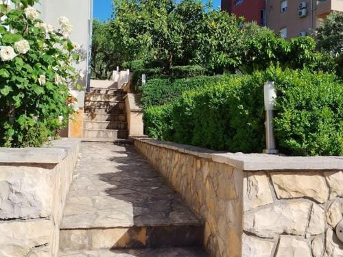 One-Bedroom Apartment With Terrace A2 Hotel in Okrug Gornji