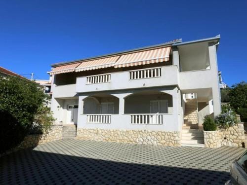 One-Bedroom Apartment With Terrace A2 Hotel in Okrug Gornji