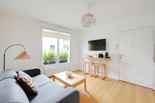 Charming apartment - 1BR-4P- Suresnes Hotel in Puteaux