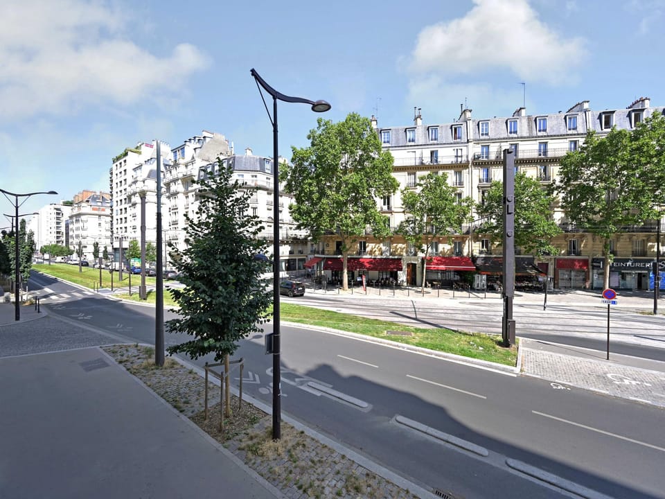 Spacious apartment 3BR6P- Palais des Congres Hotel in Paris