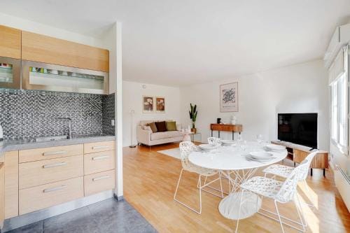 Apt Cosy - AC-1CH4P - SuresnesParc du Chateau Hotel in Suresnes