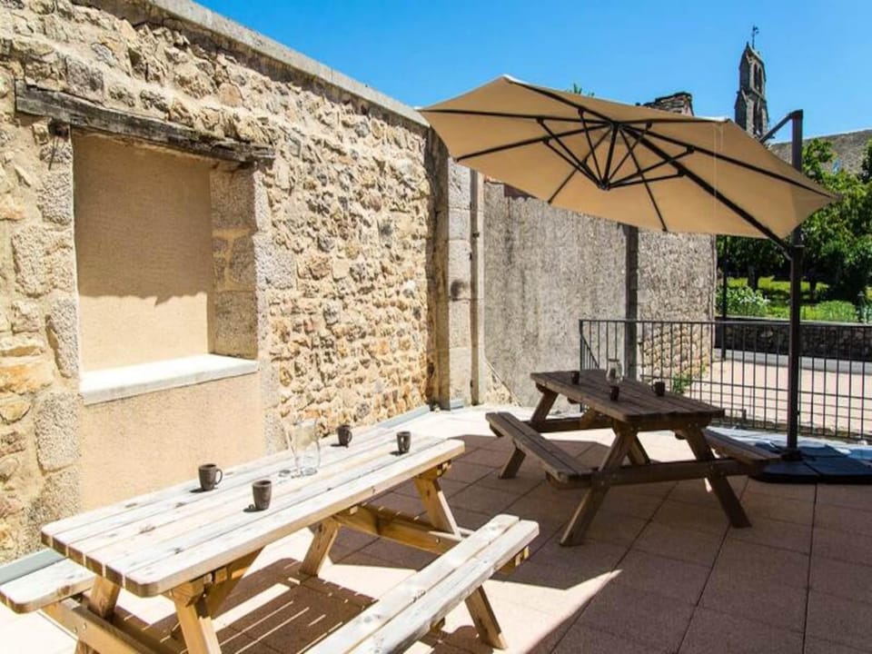 Gite de France 10 people Hotel in Auvergne-Rhône-Alpes