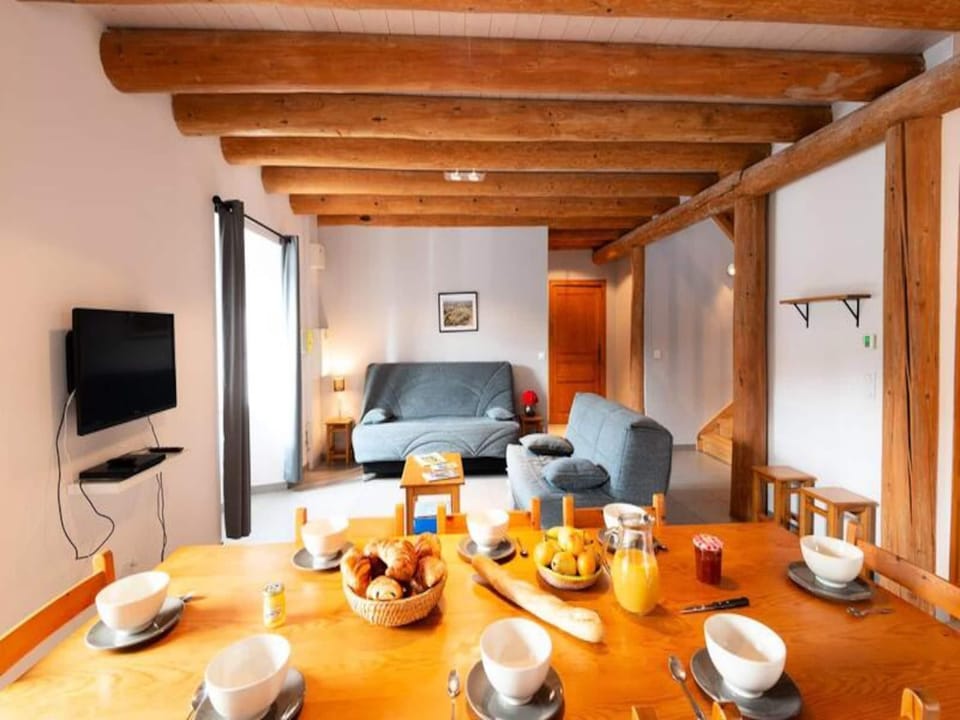 Gite de France 10 people Hotel in Auvergne-Rhône-Alpes