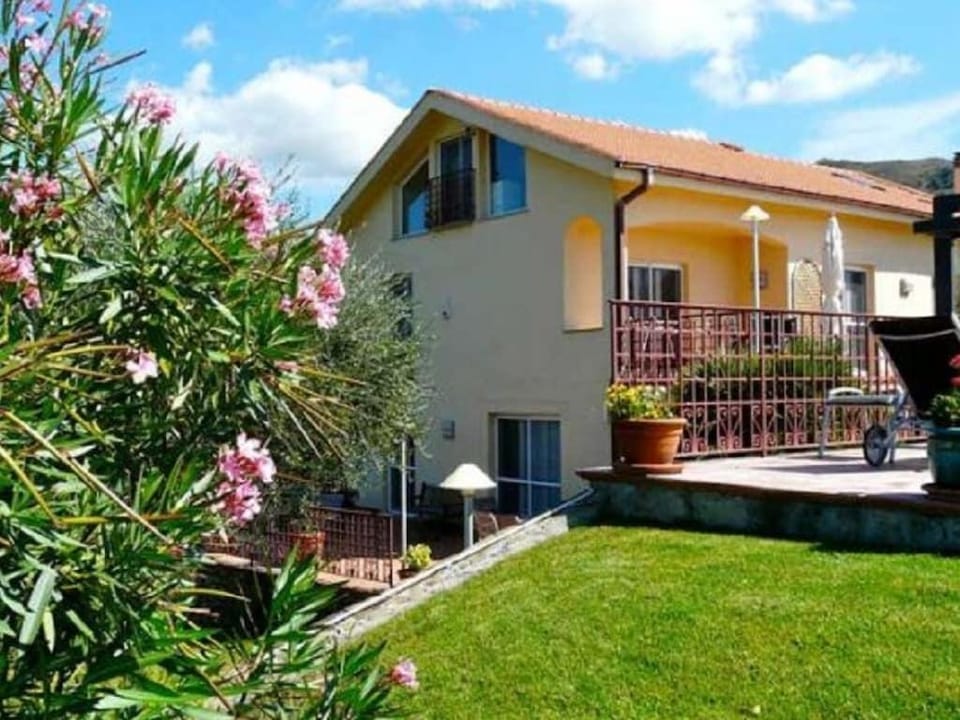 Villa in Soldano with swimming pool Resort in Liguria