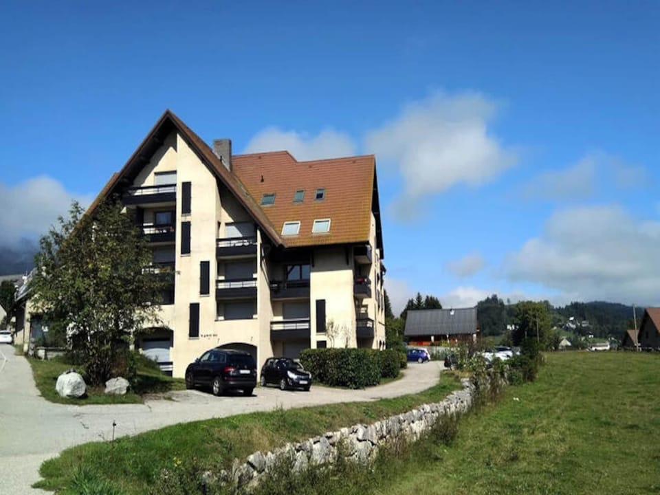 Meaudre Holiday Rental Hotel in Provence-Alpes-Côte d'Azur