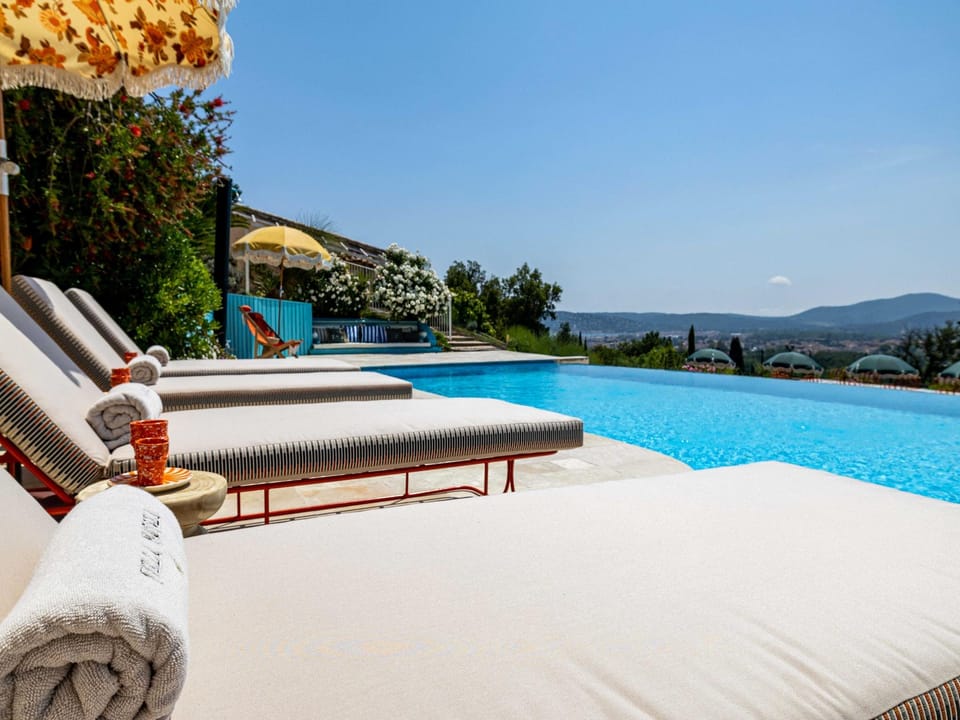 Sumptuous Provencal Villa - Grimaud Hills - 12BR24p Hotel in Grimaud