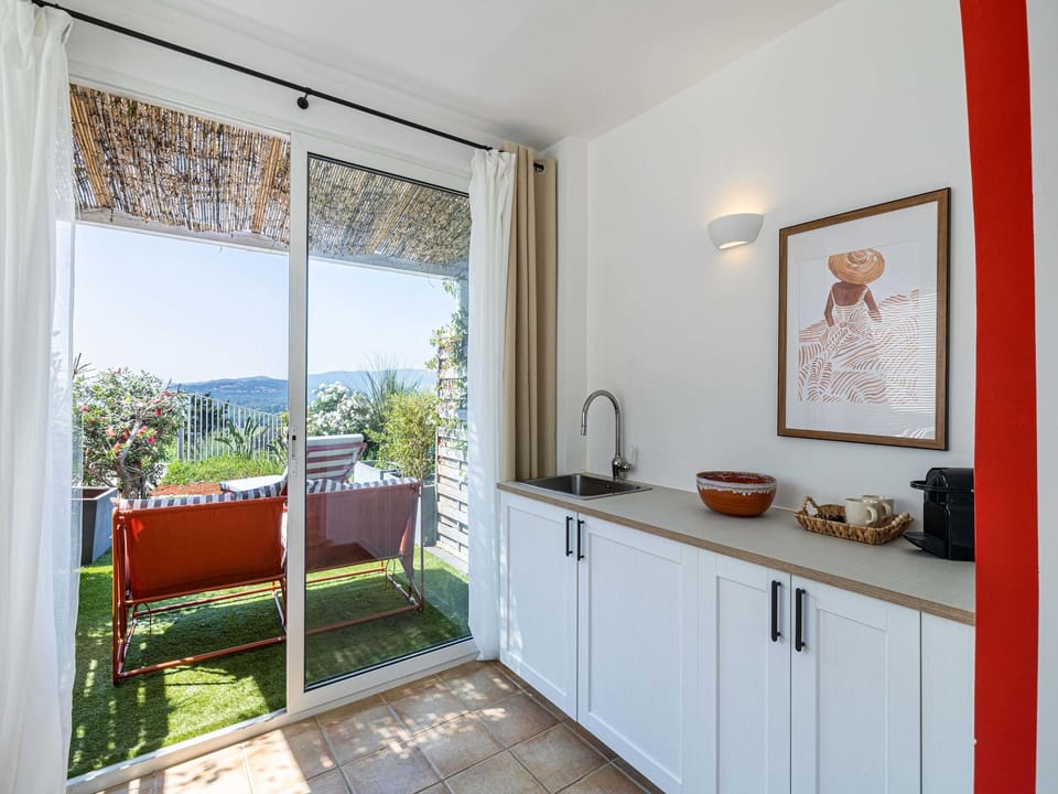 Sumptuous Provencal Villa - Grimaud Hills - 12BR24p Hotel in Grimaud