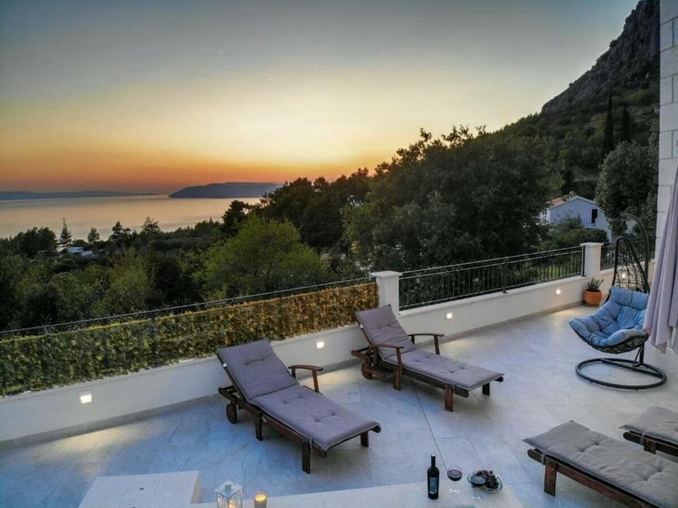 Villa in Makarska with swimming pool Resort in Tučepi