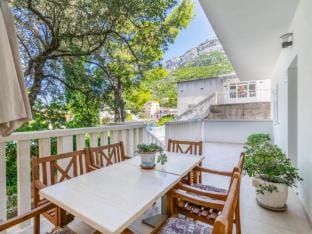 Three Bedroom Apartment with Terrace Hotel in Baška Voda