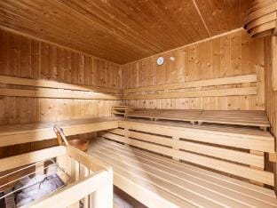 Apartment in Tyrol with hot tub Hotel in Garmisch-Partenkirchen