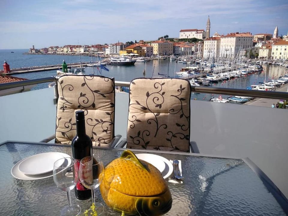 Two Bedroom Apartment with Balcony and Sea View Hotel in Piran