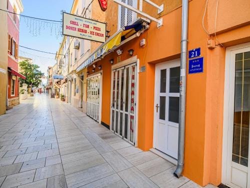 Sleek and Stylish Umag Apartments with Sea View - Two Bedroom Apartment with Balcony Hotel in Istria County