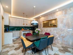 Apartment Fortuno - One Bedroom Apartment with Terrace and Sea View Hotel in Plat