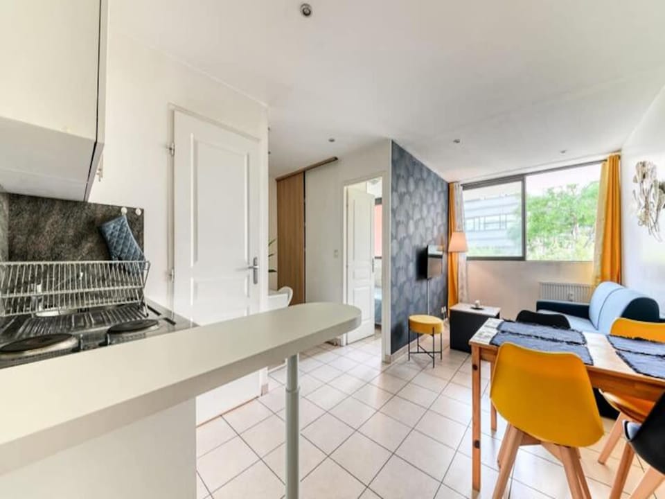 Studio for 4 People Hotel in Villeurbanne