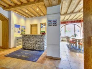 Vicky Apartment - Central, Mountain Stay Hotel in Salzburgerland