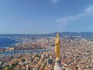 Chic Modern Apt 5 Min from Beach Hotel in Marseille