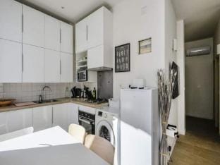 Chic Modern Apt 5 Min from Beach Hotel in Marseille