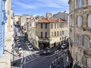 Chic Modern Apt 5 Min from Beach Hotel in Marseille