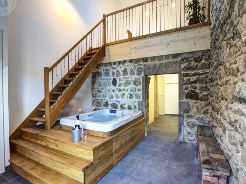 House 2 People Hotel in Auvergne-Rhône-Alpes
