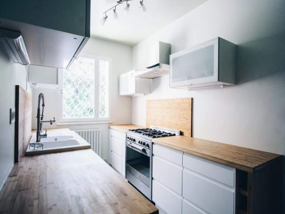 Houses  Villas for 9 People Hotel in L'Isle-sur-la-Sorgue