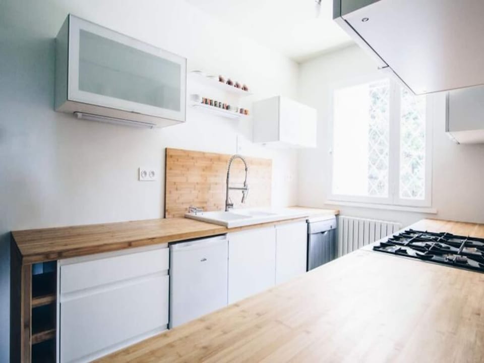 Houses  Villas for 9 People Hotel in L'Isle-sur-la-Sorgue