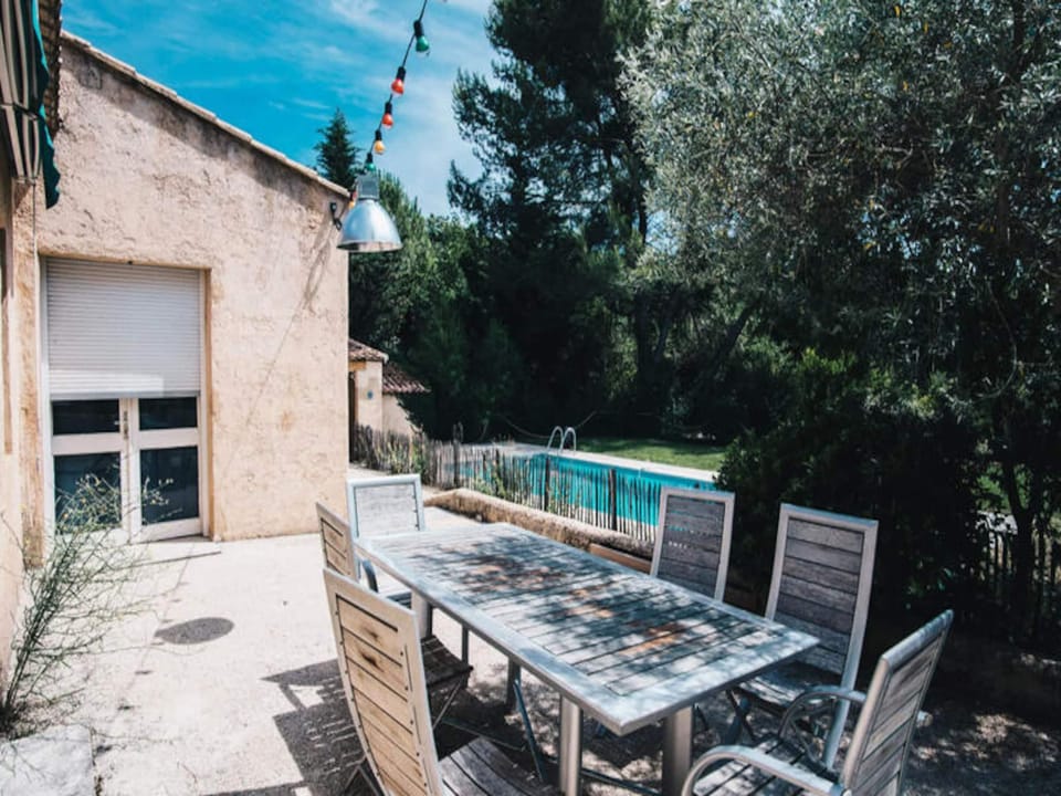 Houses  Villas for 9 People Hotel in L'Isle-sur-la-Sorgue