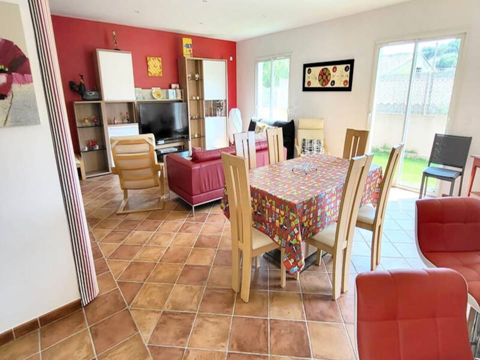 House 9 People Hotel in Six-Fours-les-Plages