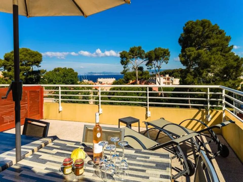 Room Apartment Duplex Cabin 8 People Terrace Sea View Hotel in Six-Fours-les-Plages