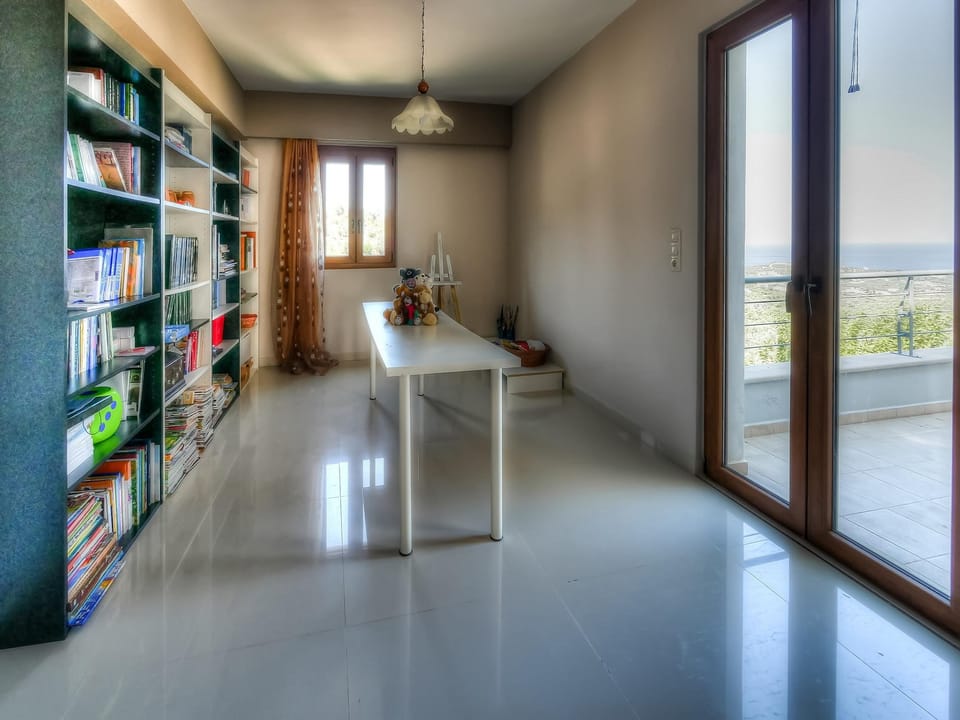 Elegant Rural Villa with Pool Retreat Resort in Chalandri