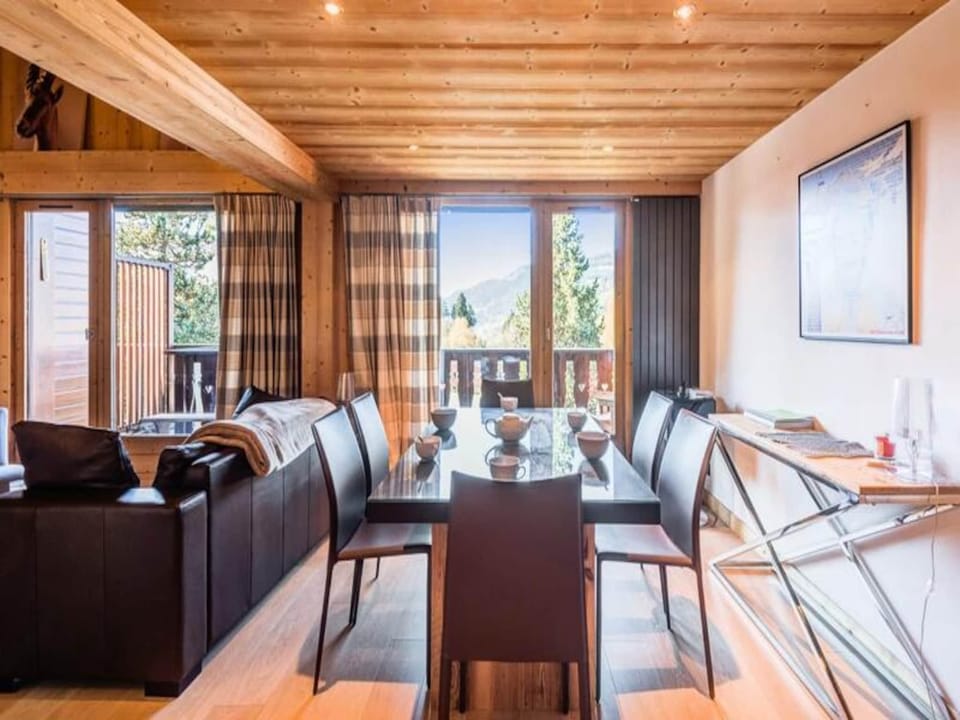 Chalets for 8 People Hotel in Combloux