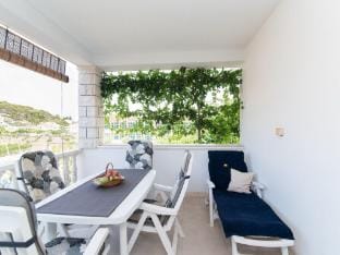 Apartments Mare- Comfort Two Bedroom Apartment with Terrace A1 ST Hotel in Split-Dalmatia County