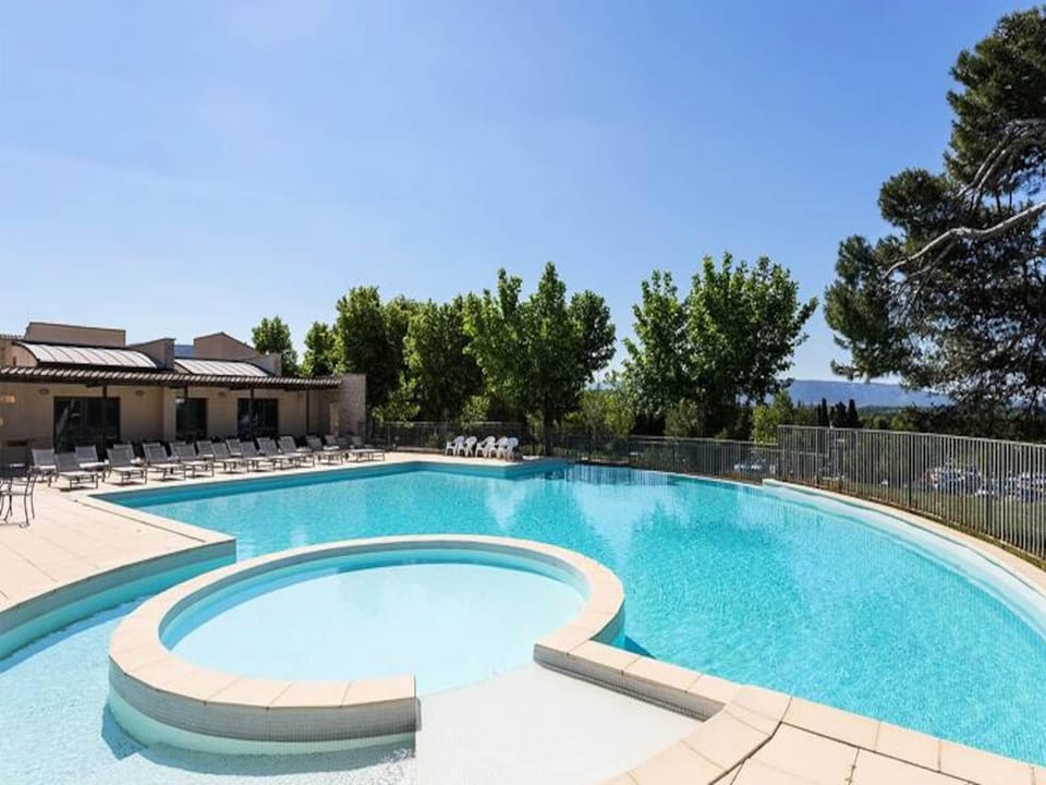 Rooms 4 People Hotel in L'Isle-sur-la-Sorgue