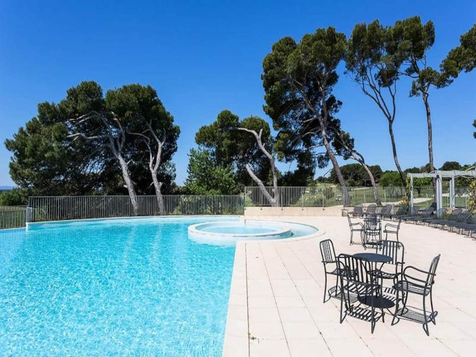 Rooms 4 People Hotel in L'Isle-sur-la-Sorgue
