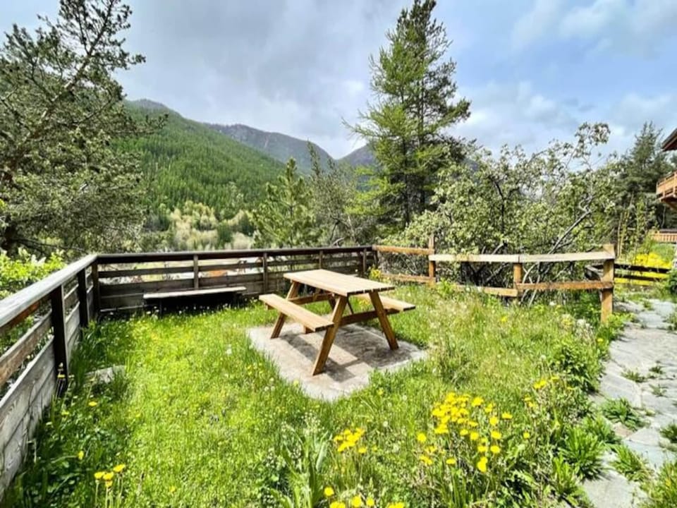 Apartments for 4 People Hotel in Saint-Chaffrey