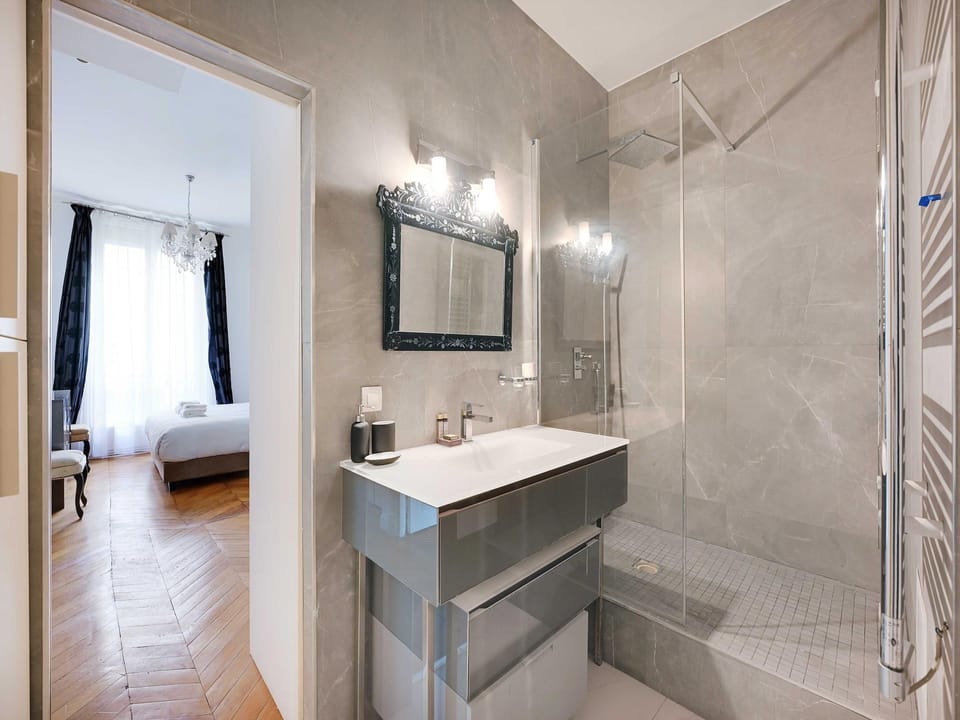 Charming 2BR4P - Georges V  Champs-AlysACes Hotel in Paris